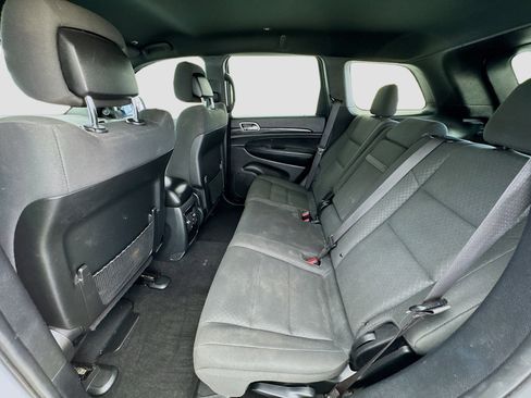 Used 2019 Jeep Grand Cherokee Laredo image 15