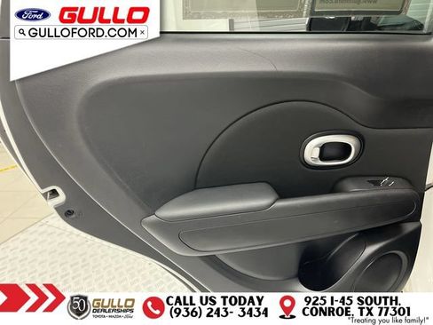 Used 2017 Kia Soul + FWD image 16