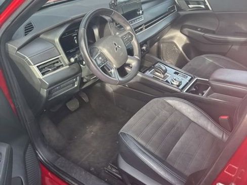 Used 2023 Mitsubishi Outlander SE Black Edition image 5