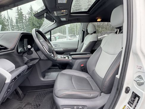 Used 2021 Toyota Sienna XSE image 18