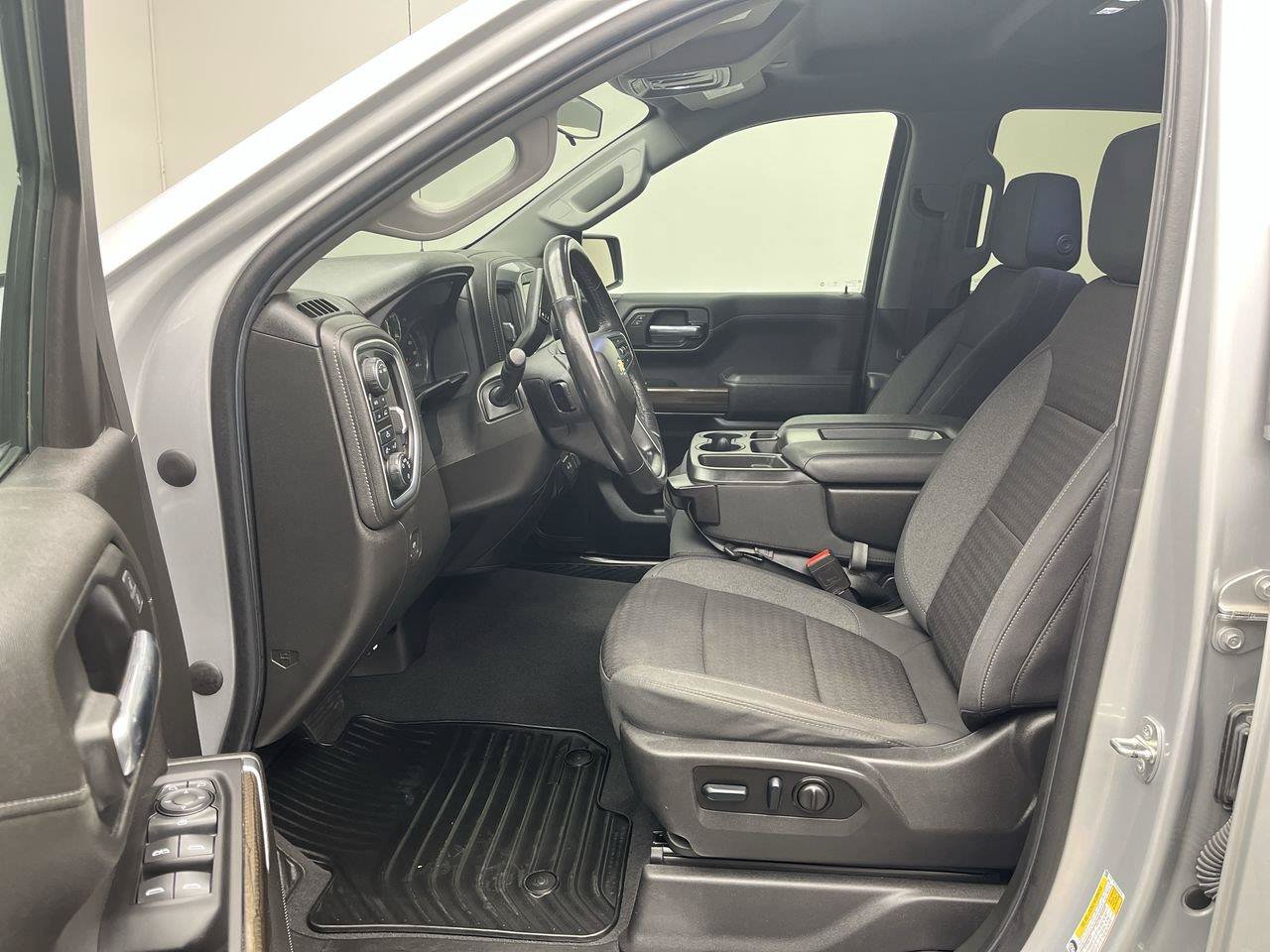 Certified 2022 Chevrolet Silverado 1500 LT AWD/4WD image 3