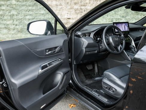 Used 2024 Toyota Venza Nightshade image 23