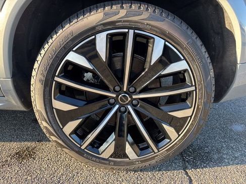 Used 2025 Volvo XC90 B6 Plus image 10