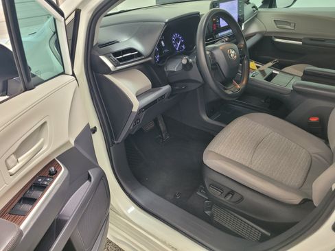 Used 2022 Toyota Sienna LE FWD image 15
