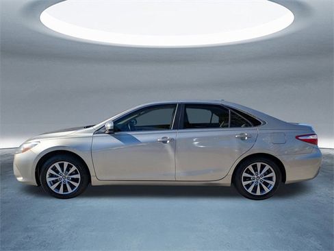 Used 2017 Toyota Camry XLE image 7