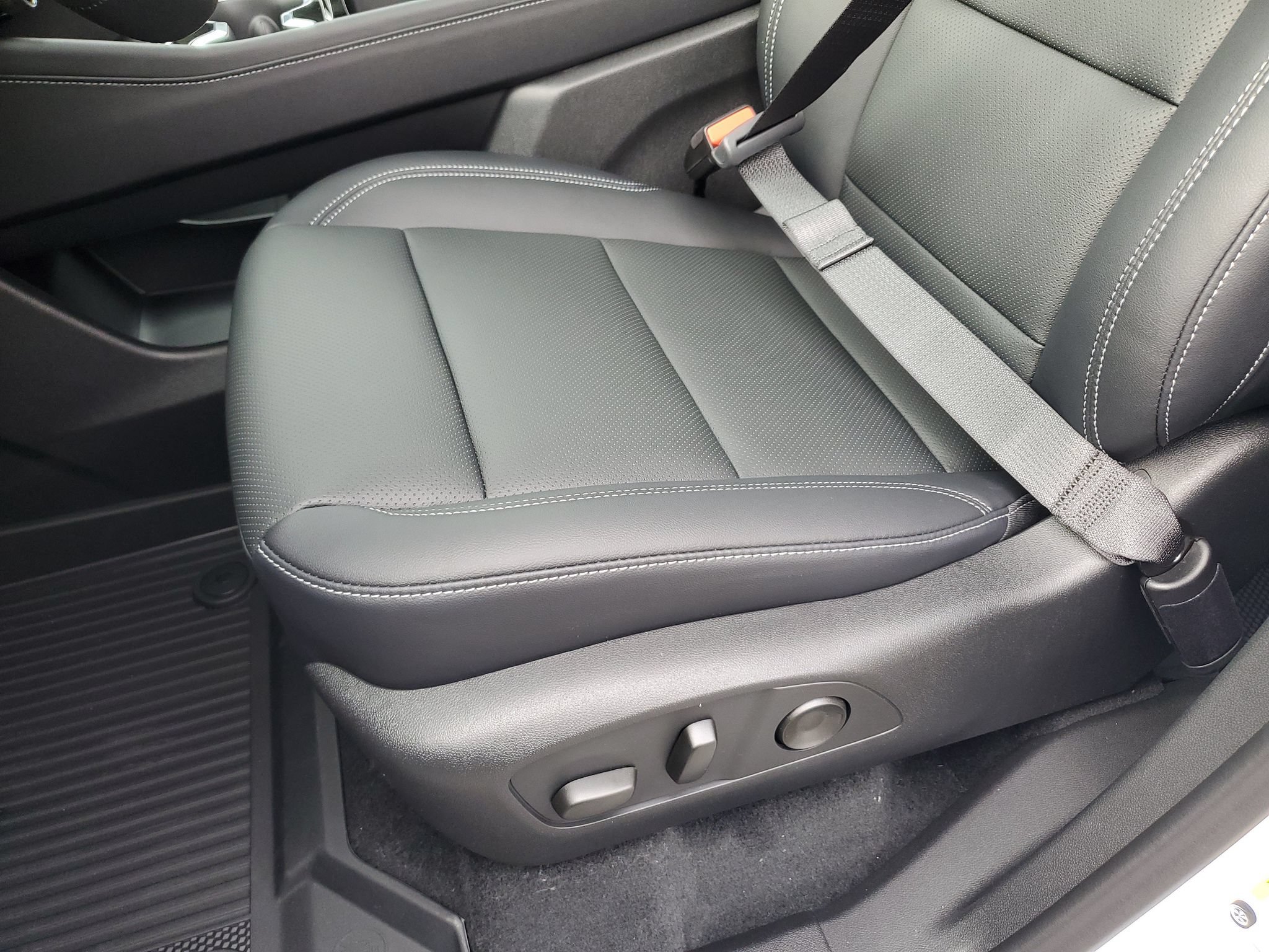 New 2027 Chevrolet Traverse LT w/ Driver Confidence Package AWD/4WD image 15