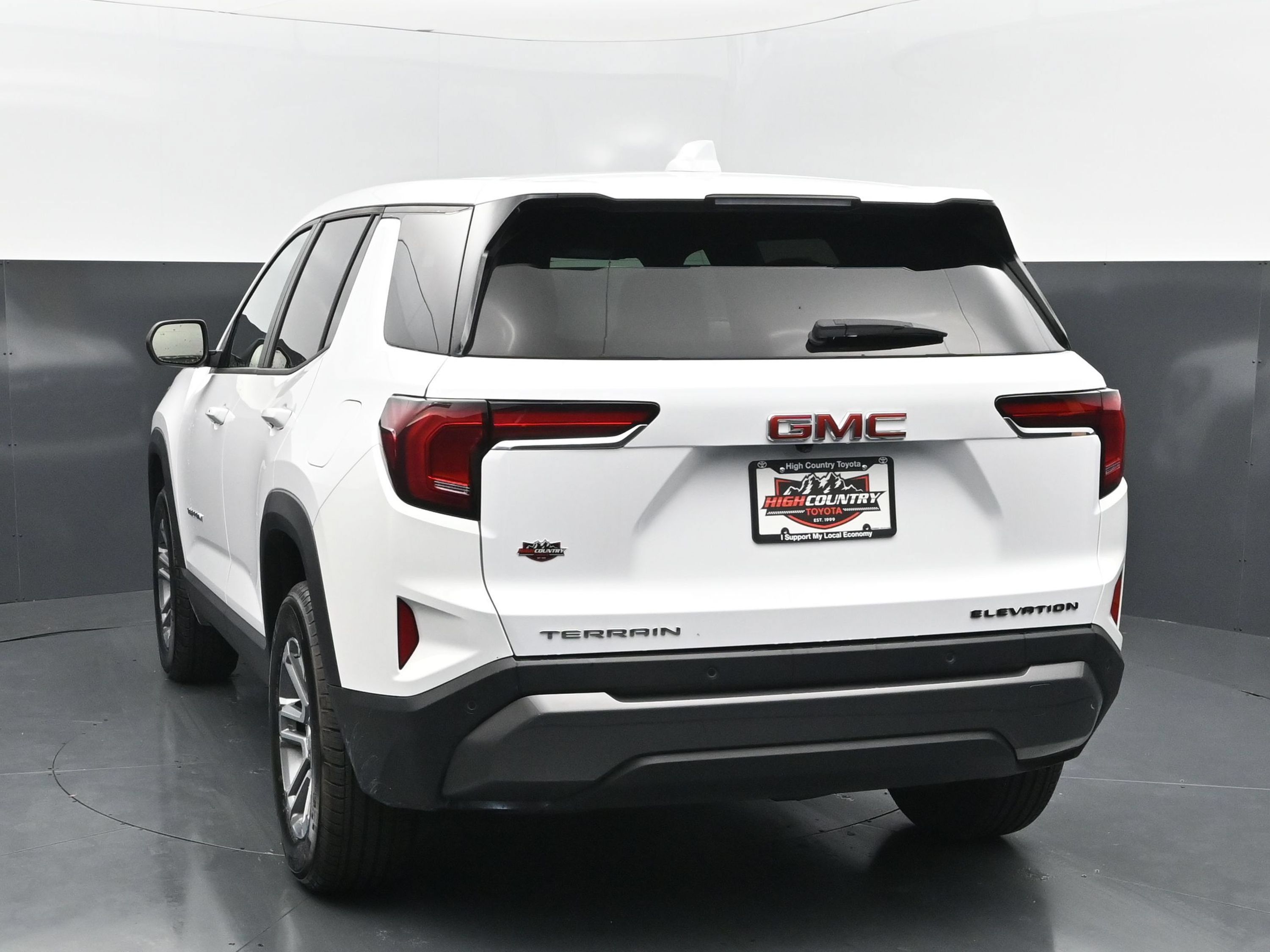 Used 2026 GMC Terrain Elevation FWD image 4