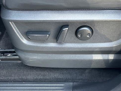 Certified 2025 Nissan Armada SL w/ Captain's Chari Seat Package AWD/4WD image 17
