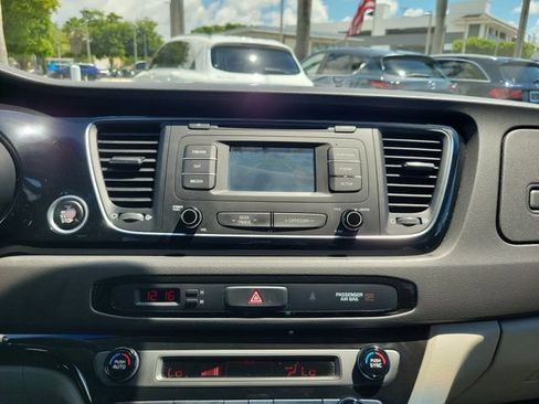 Used 2015 Kia Sedona EX w/ EX Premium Plus Package FWD image 22