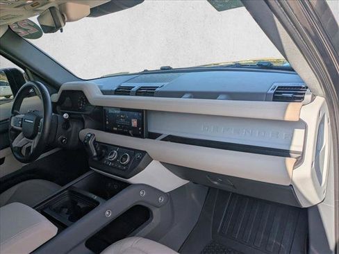 Certified 2022 Land Rover Defender 110 SE image 23