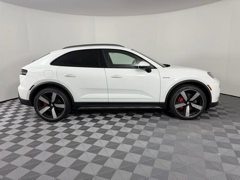 Certified 2025 Porsche Macan 4S Electric AWD/4WD image 8