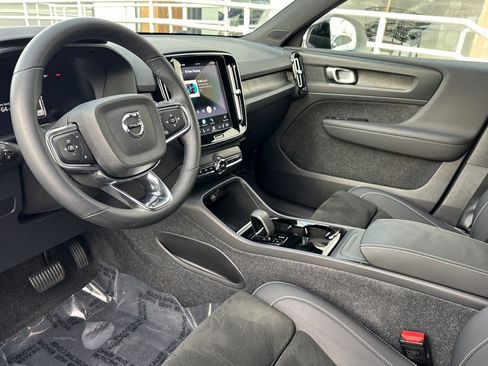 Certified 2023 Volvo XC40 Recharge Plus image 14