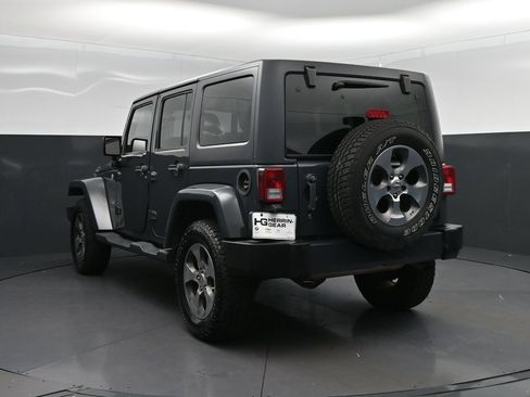 Used 2017 Jeep Wrangler Unlimited Sahara AWD/4WD image 5