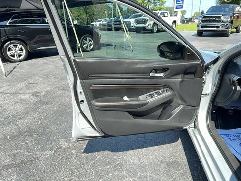 Used 2021 Nissan Altima 2.5 SR image 13