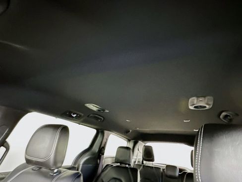 Used 2024 Chrysler Pacifica Touring-L w/ S Appearance Package FWD image 20
