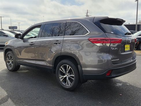 Used 2019 Toyota Highlander LE image 6