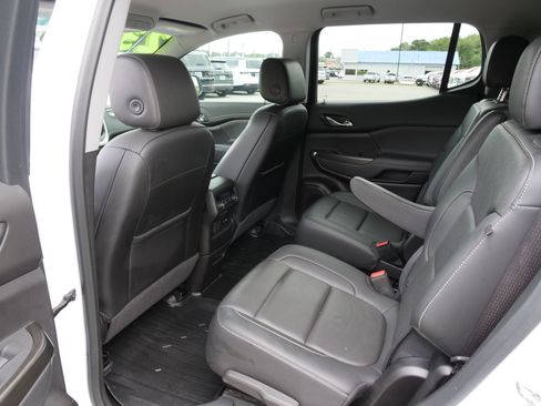 Used 2023 GMC Acadia SLT w/ Elevation Edition image 16