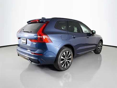 Used 2025 Volvo XC60 B5 Core w/ Climate Package PRO image 7