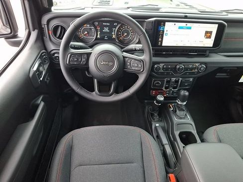 Used 2025 Jeep Wrangler Unlimited Rubicon w/ Convenience Group AWD/4WD image 11