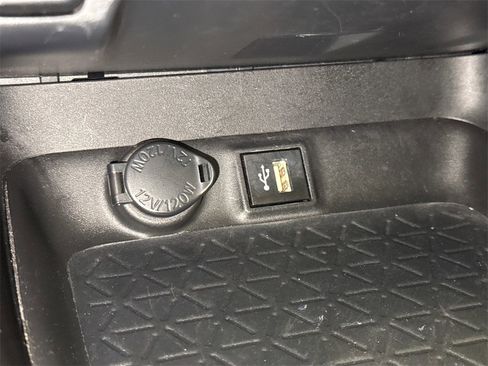 Used 2023 Toyota RAV4 XLE Premium image 27