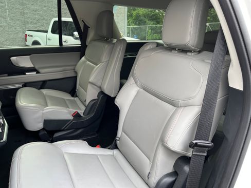 Used 2025 Ford Expedition Active AWD/4WD image 13