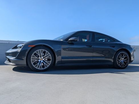 Used 2024 Porsche Taycan image 2