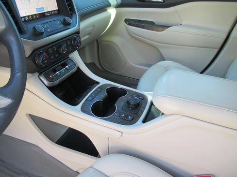 Used 2021 GMC Acadia Denali w/ Denali Technology Package FWD image 16
