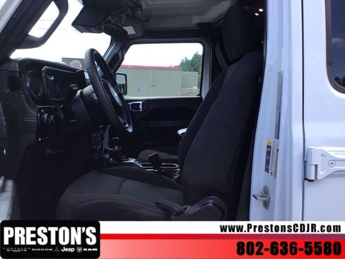 Used 2024 Jeep Wrangler Unlimited Rubicon 4xe AWD/4WD image 27