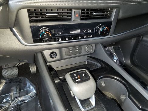 Used 2025 Nissan Rogue SV AWD/4WD image 21