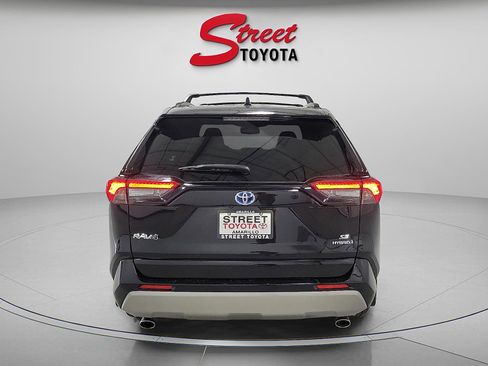 Certified 2023 Toyota RAV4 SE image 3