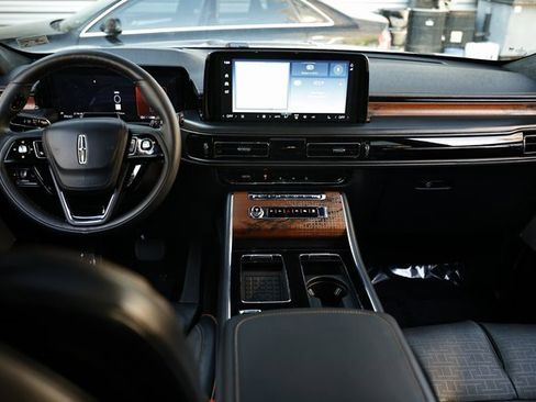 Used 2025 Lincoln Aviator Black Label w/ Jet Appearance Package image 28