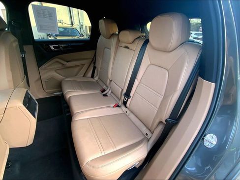 Used 2019 Porsche Cayenne image 21