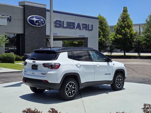Used 2025 Jeep Compass Trailhawk AWD/4WD image 5