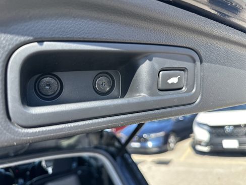 Used 2020 Honda Pilot Touring image 11