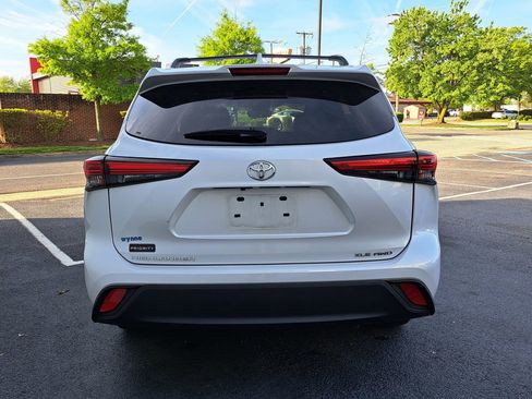 Used 2023 Toyota Highlander XLE image 5
