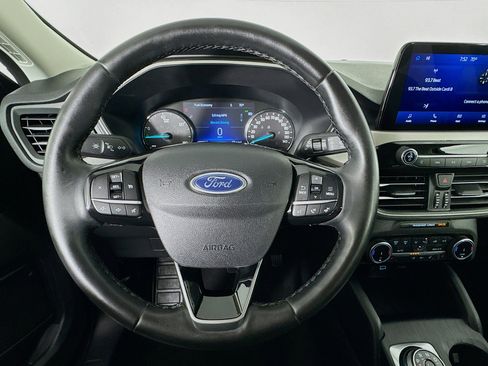 Used 2022 Ford Escape SE w/ SE Sport Appearance Package image 11