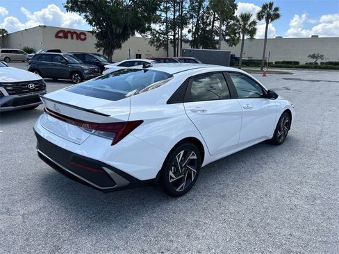 New 2025 Hyundai Elantra SEL image 10