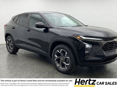 Used 2025 Chevrolet Trax LT FWD image 1