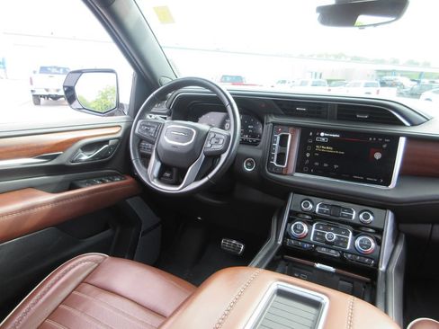 Certified 2023 GMC Yukon Denali Ultimate AWD/4WD image 32