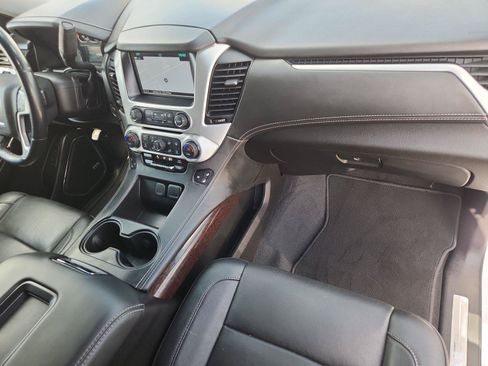 Used 2019 GMC Yukon XL SLT w/ Open Road Package AWD/4WD image 30
