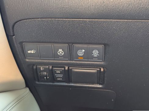 Used 2019 Nissan Armada Platinum w/ Captain's Chairs Package image 18