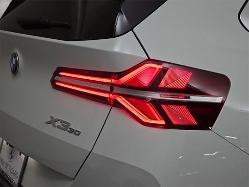 Used 2025 BMW X3 xDrive30i w/ Convenience Package image 36