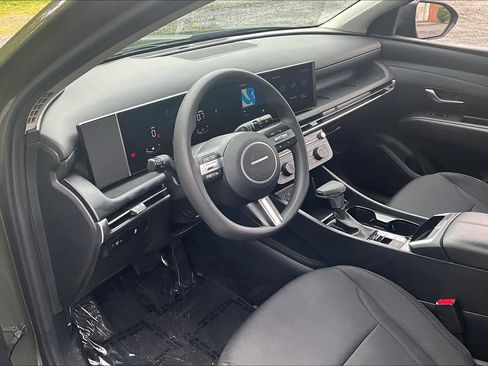 Used 2025 Hyundai Tucson SE FWD image 18