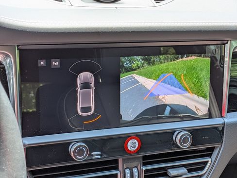 Certified 2025 Porsche Macan S AWD/4WD image 16