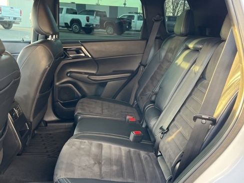 Used 2023 Mitsubishi Outlander SE Black Edition image 30