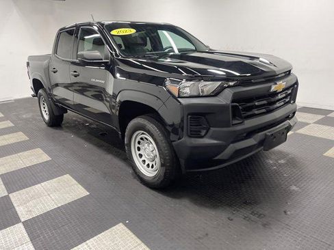 Used 2023 Chevrolet Colorado W/T RWD image 5