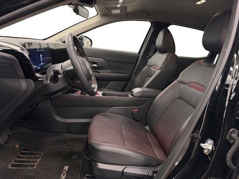 Used 2025 Nissan Kicks SR image 9