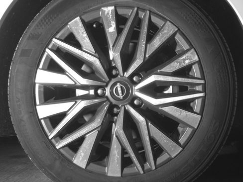 Used 2025 Nissan Altima 2.5 SV FWD image 13