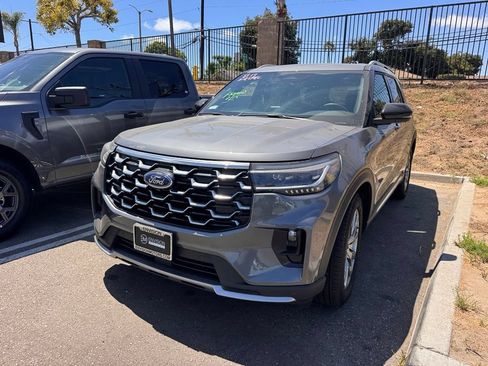 Used 2026 Ford Explorer Platinum RWD image 3