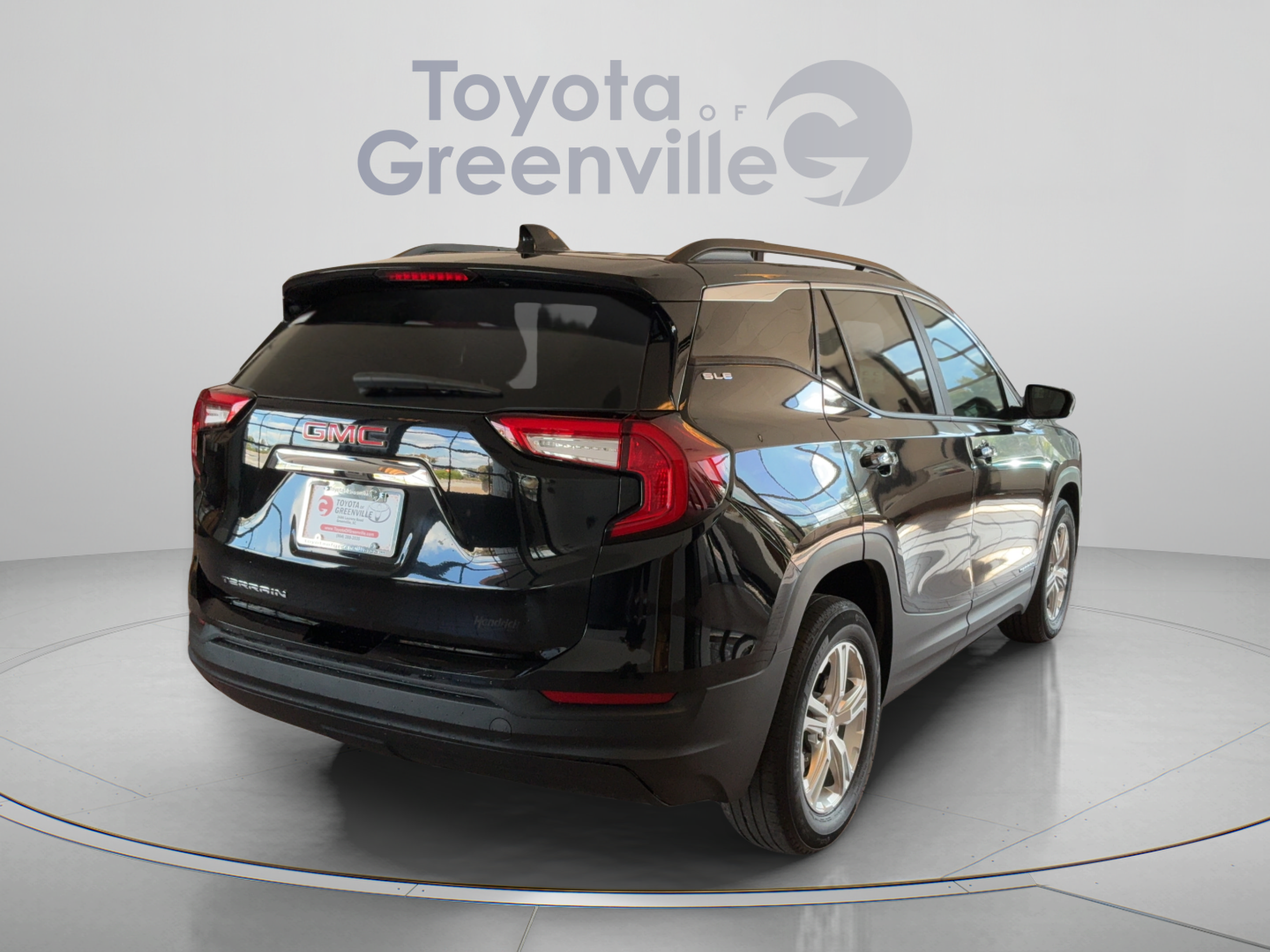 Used 2022 GMC Terrain SLE w/ Driver Convenience Package FWD image 6